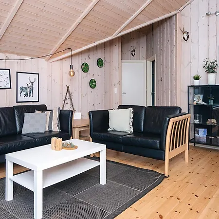 6 Person In Toftlund-by Traum